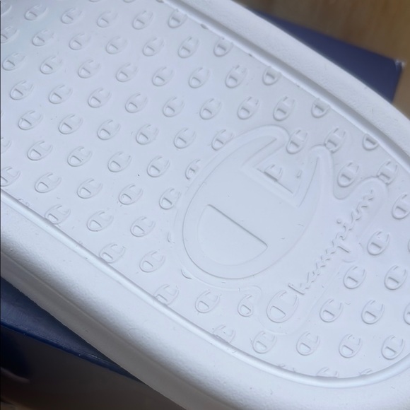 Champion Men's  White Slide Sandals Size 12 - Picture 3 of 5